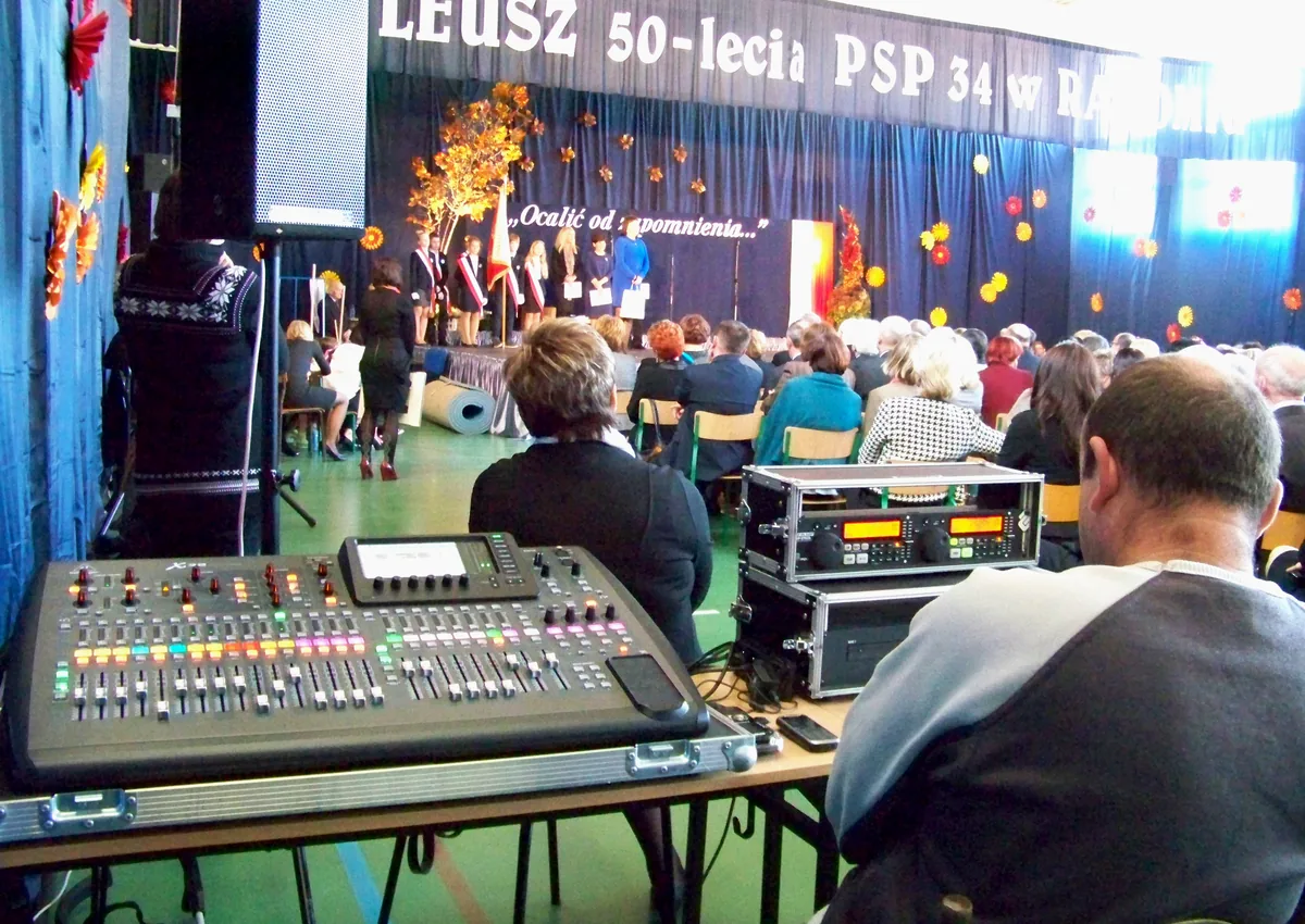 Realizacja dźwięku podczas uroczystości szkolnej