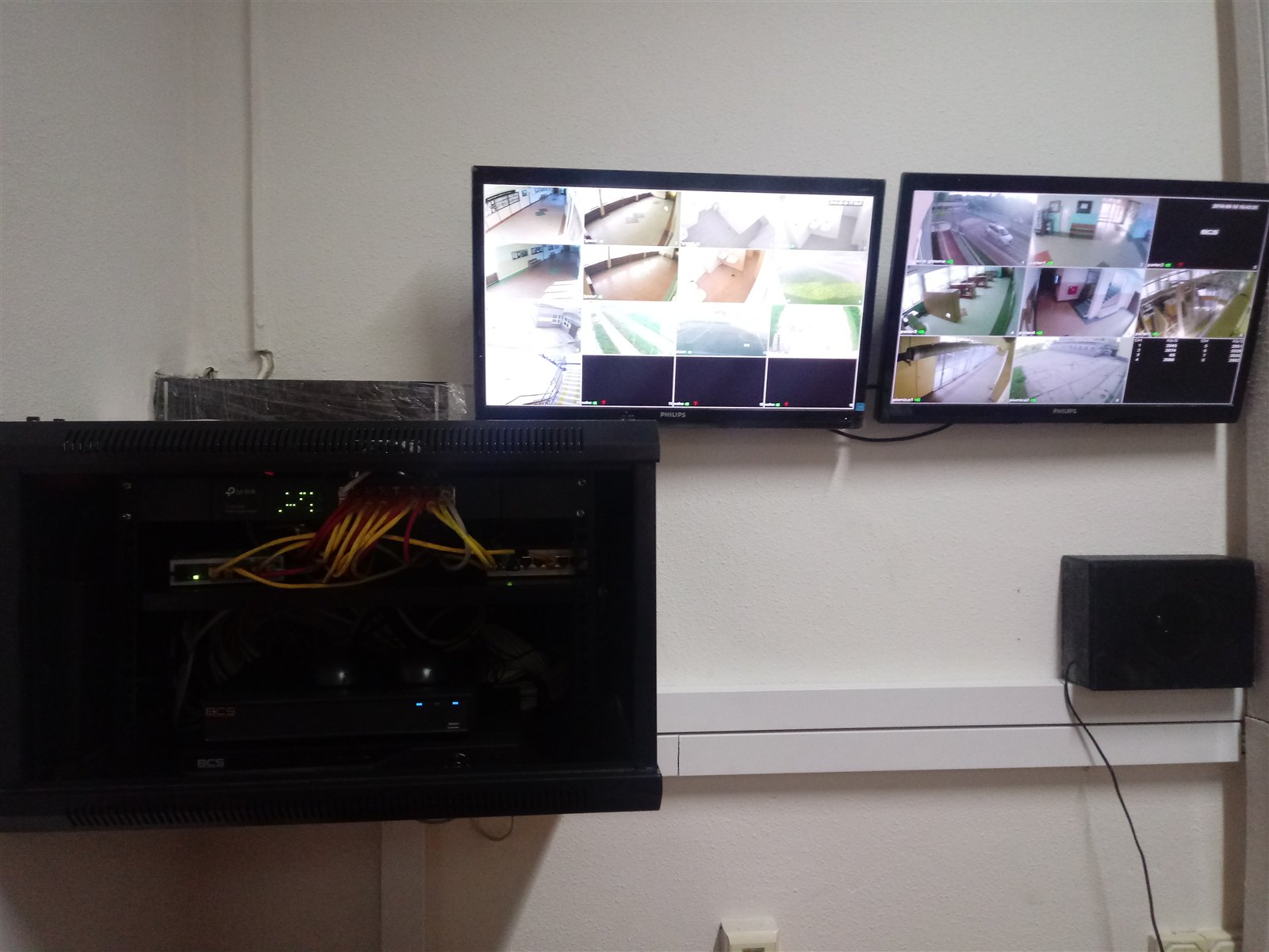 Rejestrator i monitory systemu bezpieczeństwa