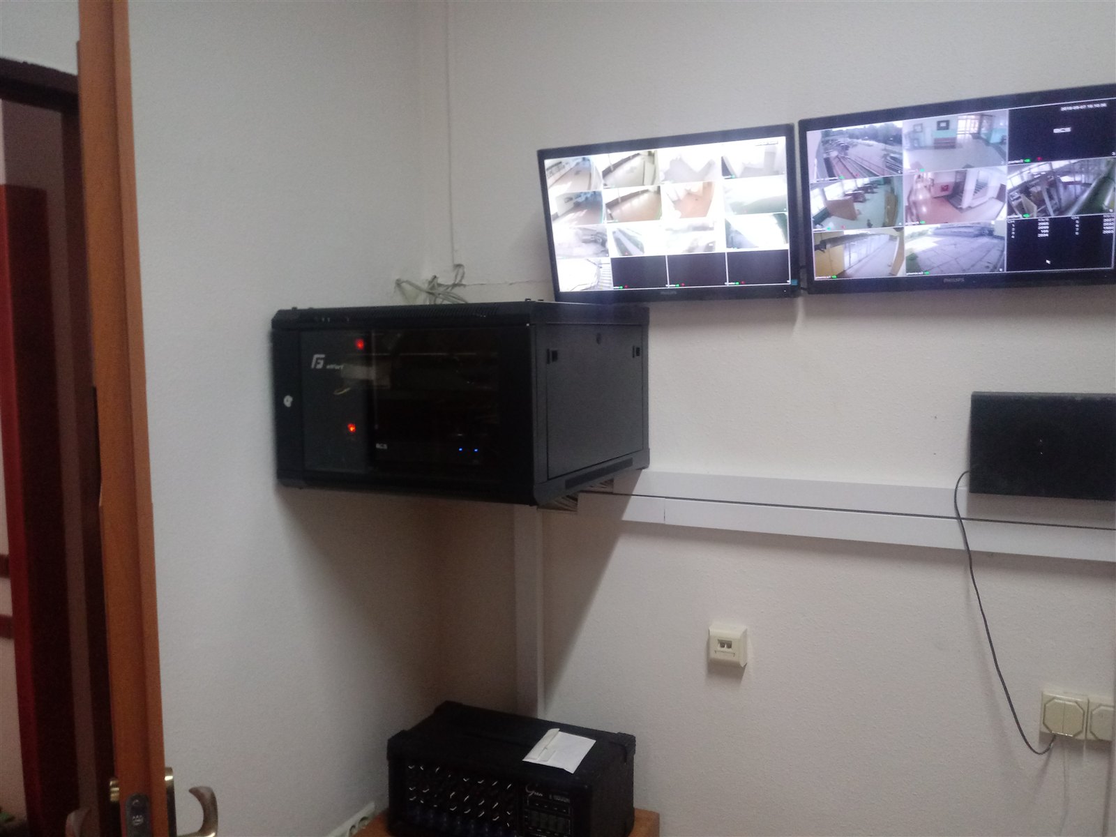 Stanowisko podglądu monitoringu w placówce